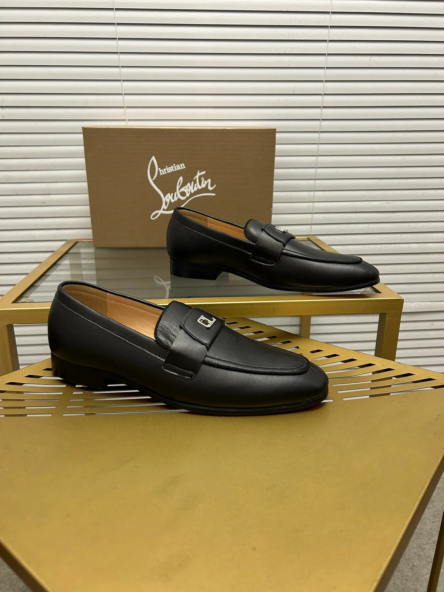 (Customized model) Ex-factory price is 520. christian louboutin (CL red sole shoes) counter series, casual sneakers for couples 📢 📢 📢 Exclusive hot style release 🎈🎈💪 Movable latex feet 👻 Finished outsole line [Proud] 😝Female 35-40# Male 38#-46, global supply😝 [Top version]: Original imported genuine leather upper, top original leather lining, original molded TPU outsole, original 1:1 detail processing, original shoe last,